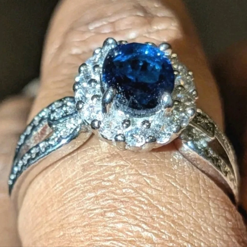 Stunning Ladie's Sapphire Gemstone Zirconia Engagement Ring Sz 7